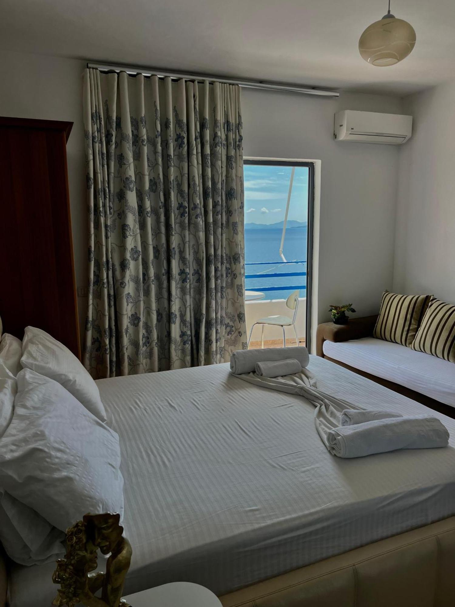 Al Mare Rooms Саранде Екстериор снимка