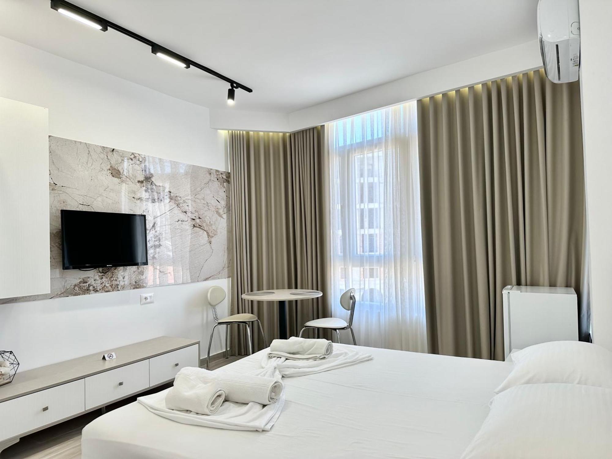Al Mare Rooms Саранде Екстериор снимка