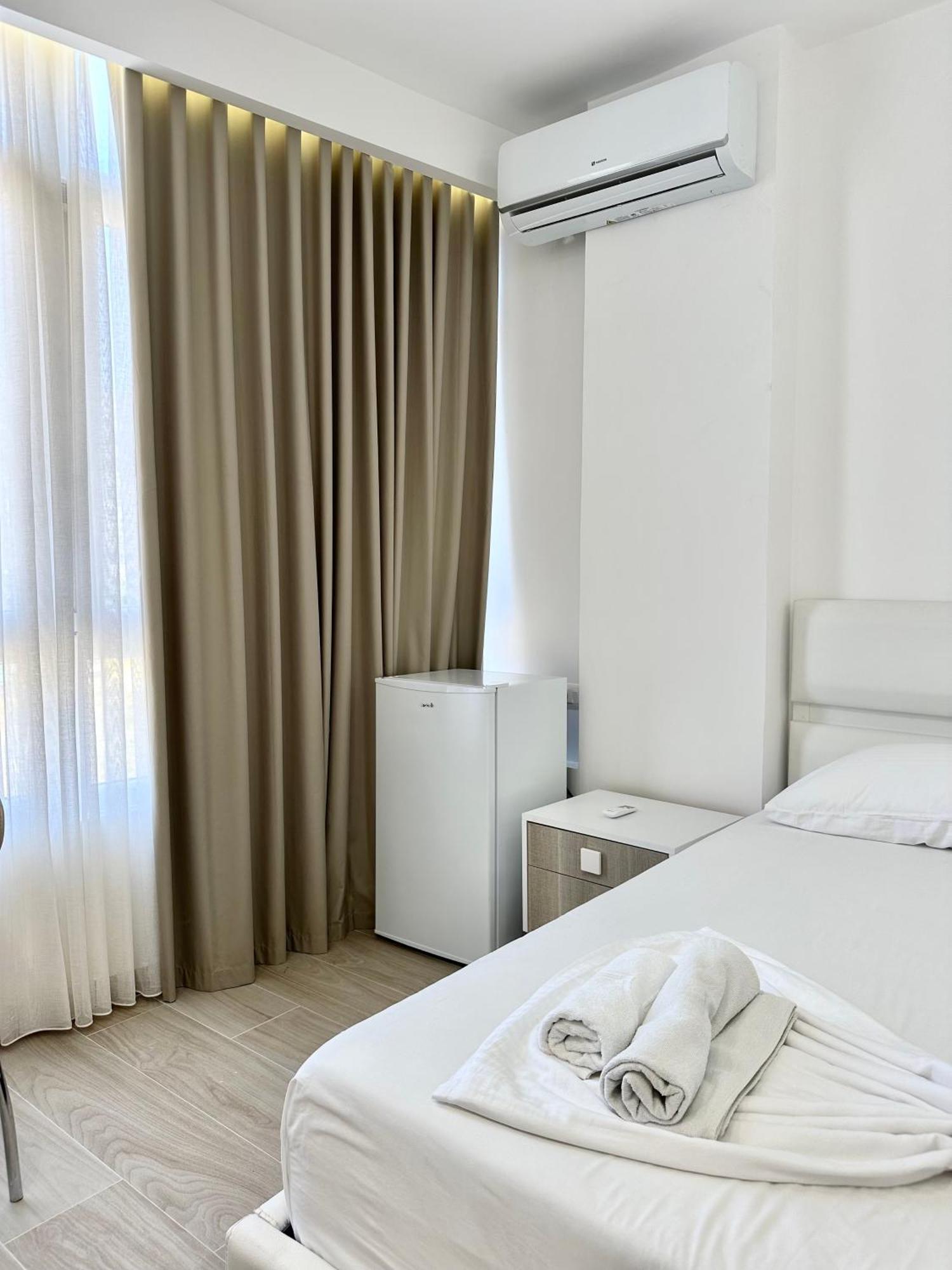 Al Mare Rooms Саранде Екстериор снимка