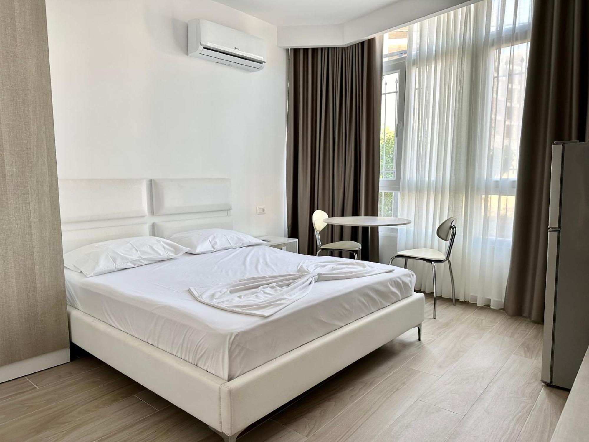 Al Mare Rooms Саранде Екстериор снимка