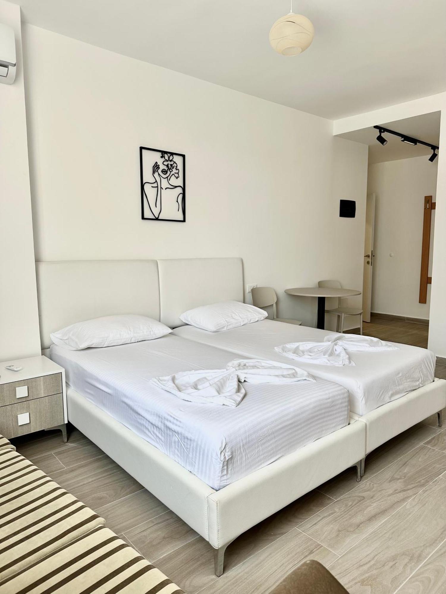 Al Mare Rooms Саранде Екстериор снимка