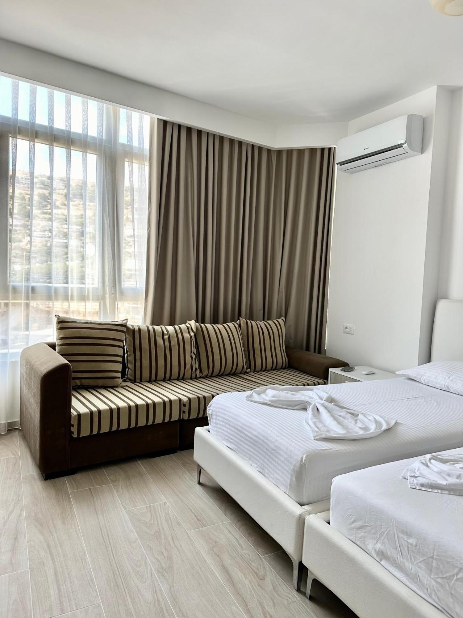 Al Mare Rooms Саранде Екстериор снимка
