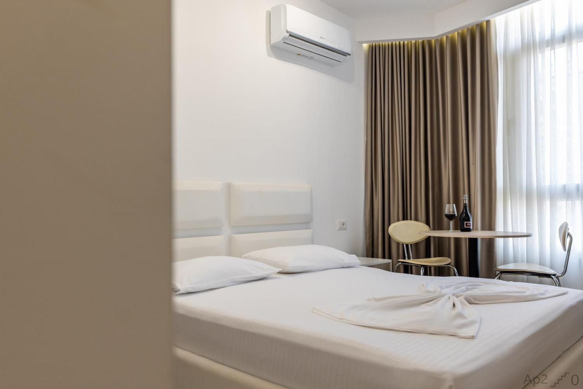 Al Mare Rooms Саранде Екстериор снимка