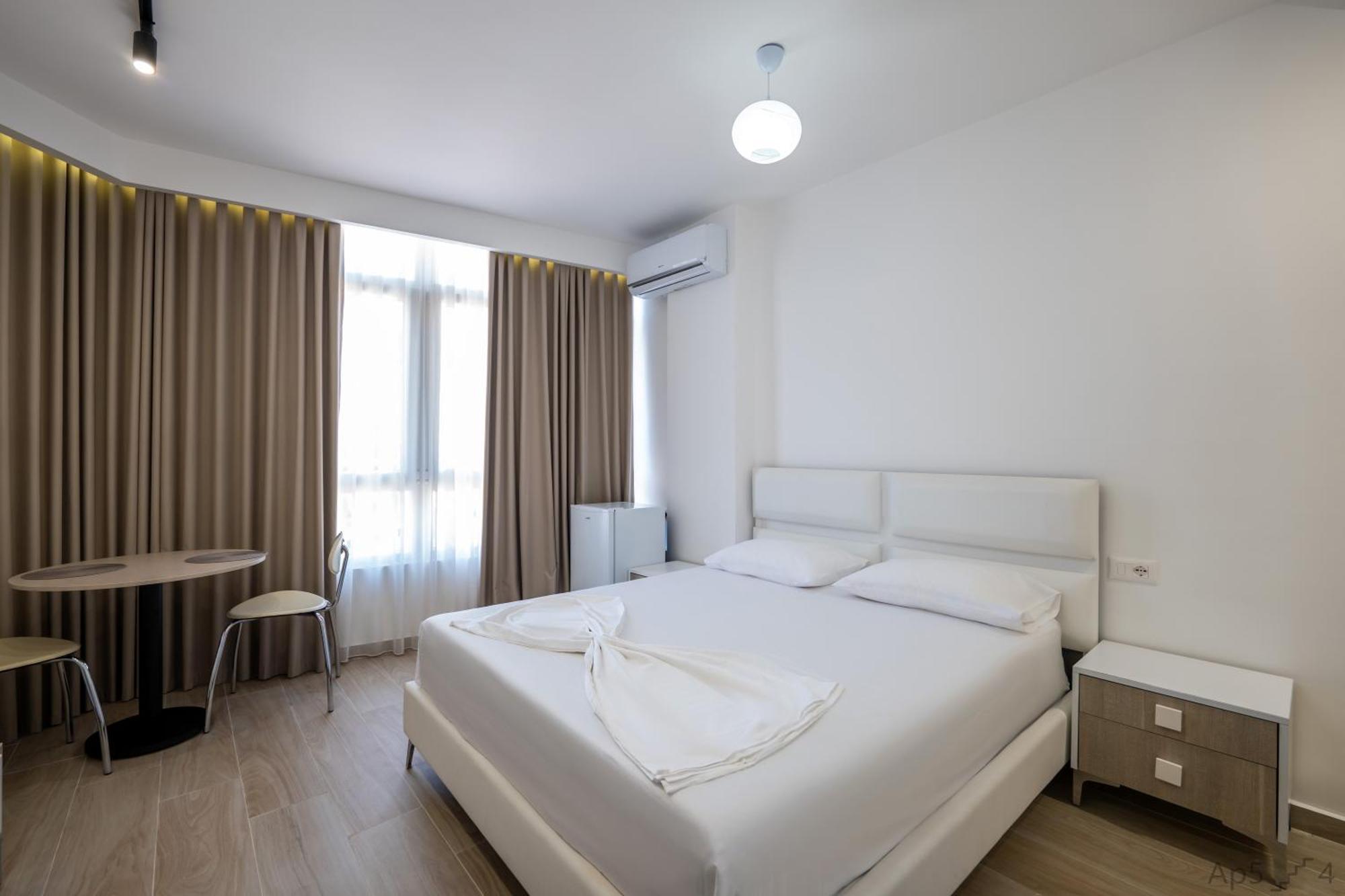 Al Mare Rooms Саранде Екстериор снимка
