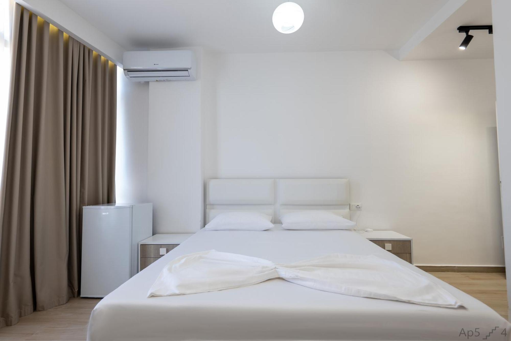 Al Mare Rooms Саранде Екстериор снимка