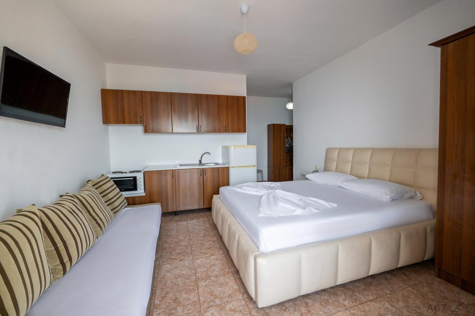 Al Mare Rooms Саранде Екстериор снимка